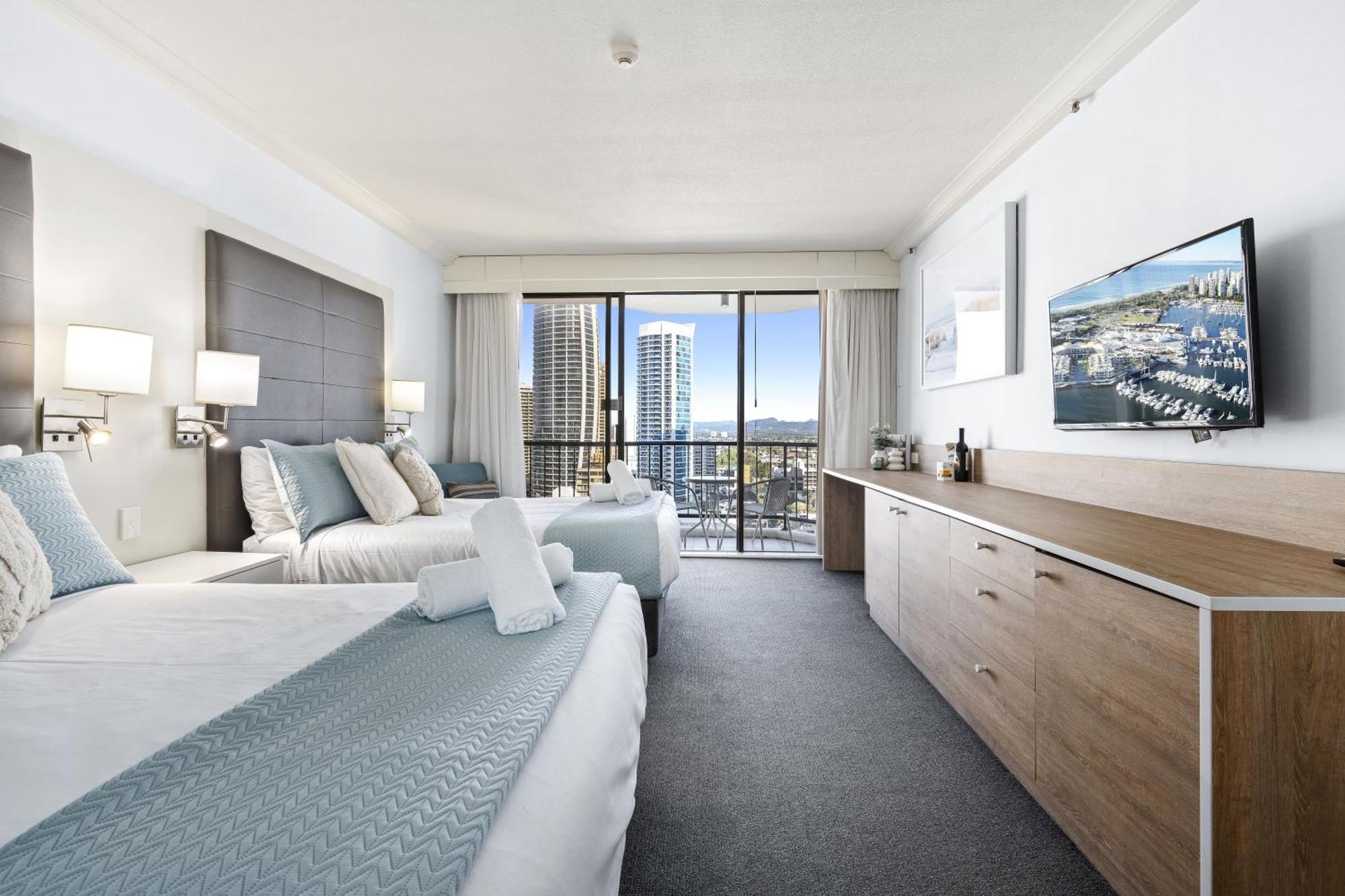 Modern Twin Units In Surfers Paradise - Q Apartment