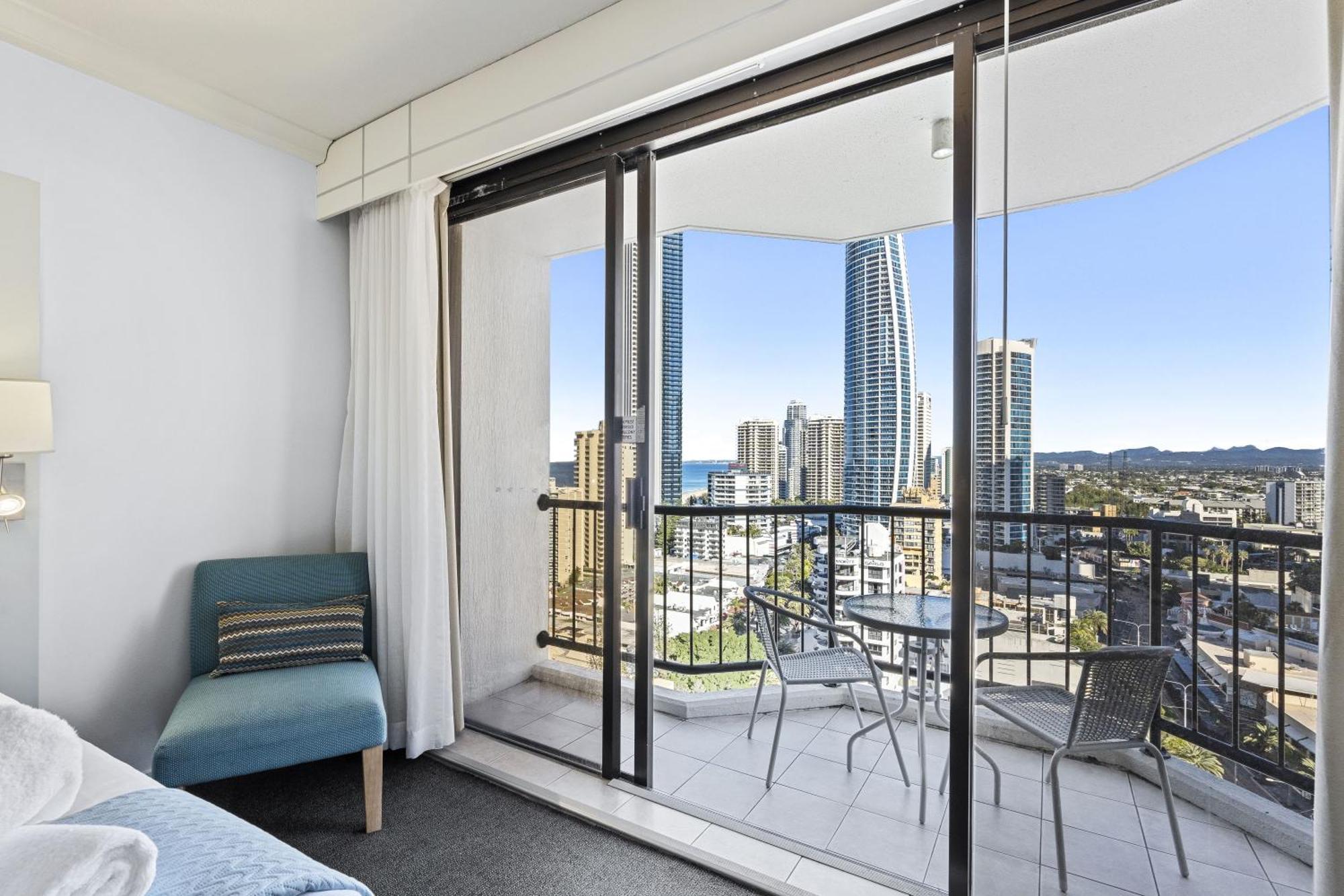 Modern Twin Units In Surfers Paradise - Q Gold Coast