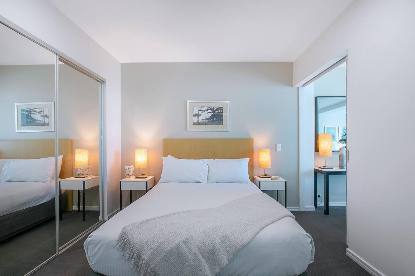 Apartamento Meets Coast - Modern Haven By The Gold Coast
