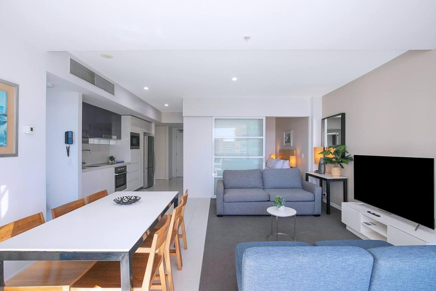 Apartamento Meets Coast - Modern Haven By The Gold Coast
