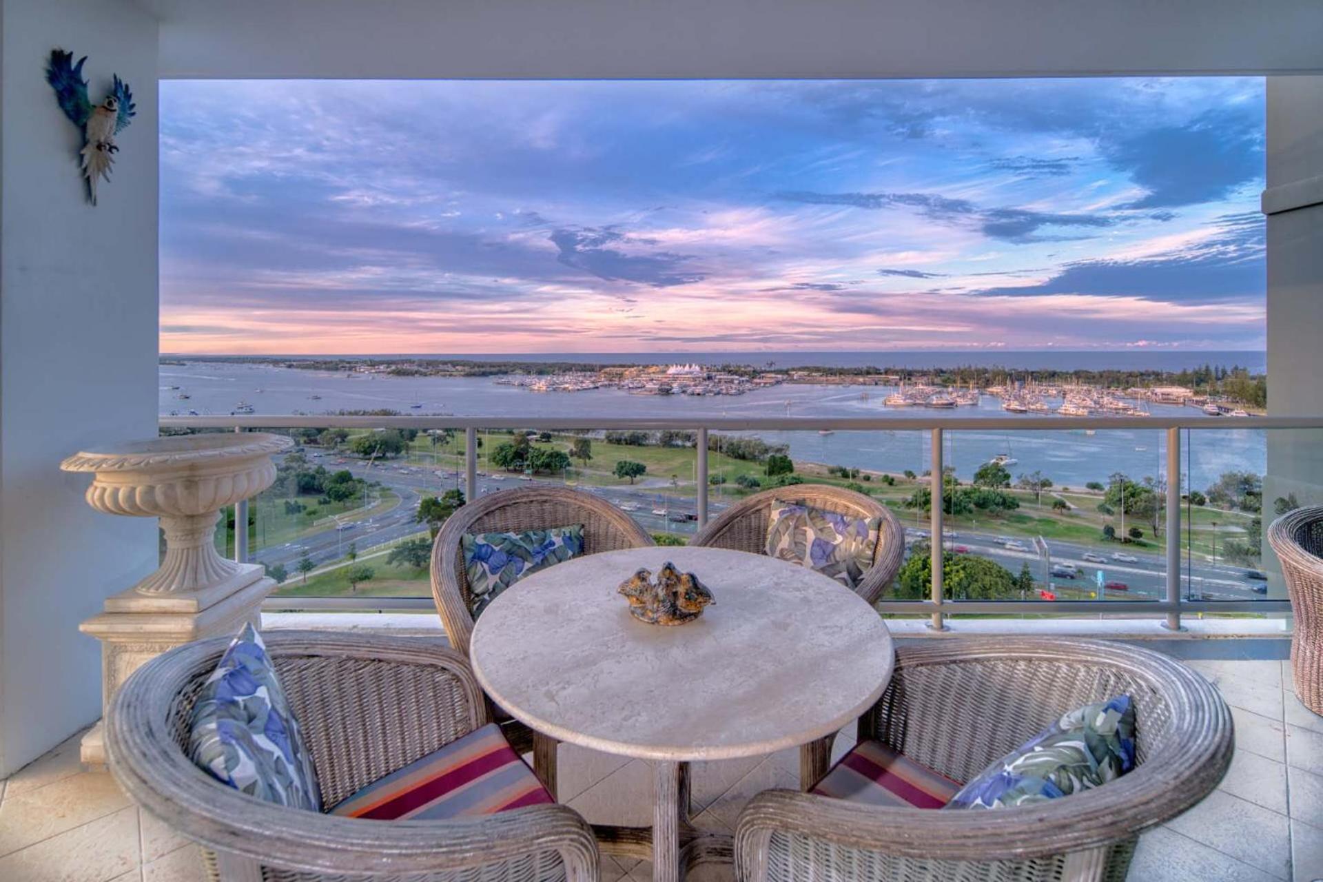 Stunning View Close To Everything * Gold Coast