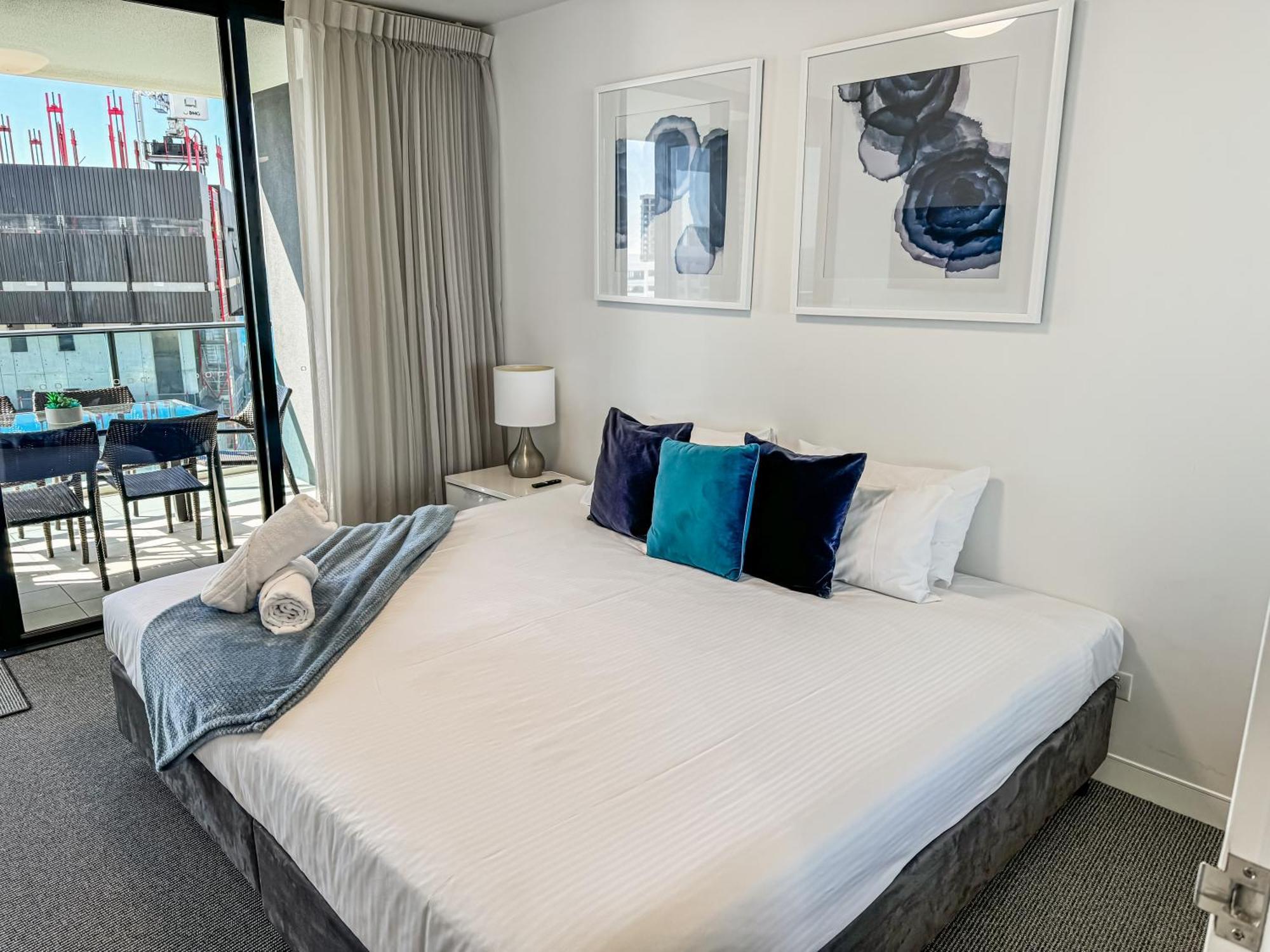 Tower 1 Oracle 16th Floor Stunning Views * Gold Coast
