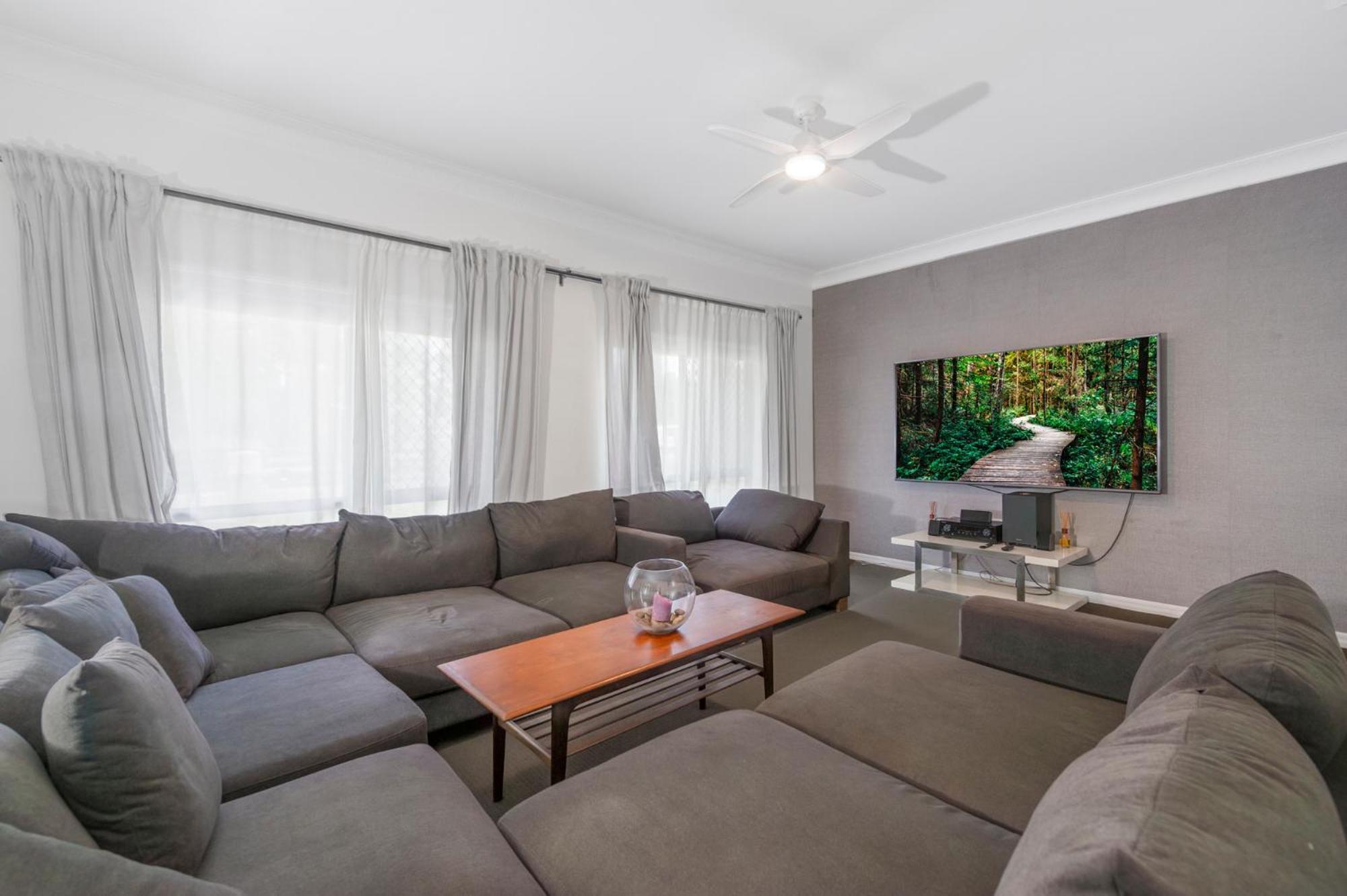 Chilled Lifestyle - Huge Holiday home *