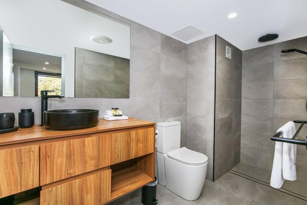 Bliss By The Sea - Absolute Beachside Luxury Apartment