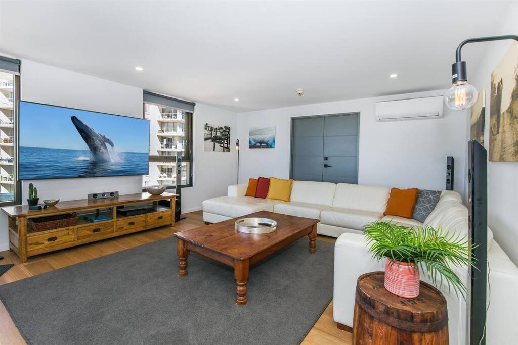 Apartment Bliss By The Sea - Absolute Beachside Luxury *