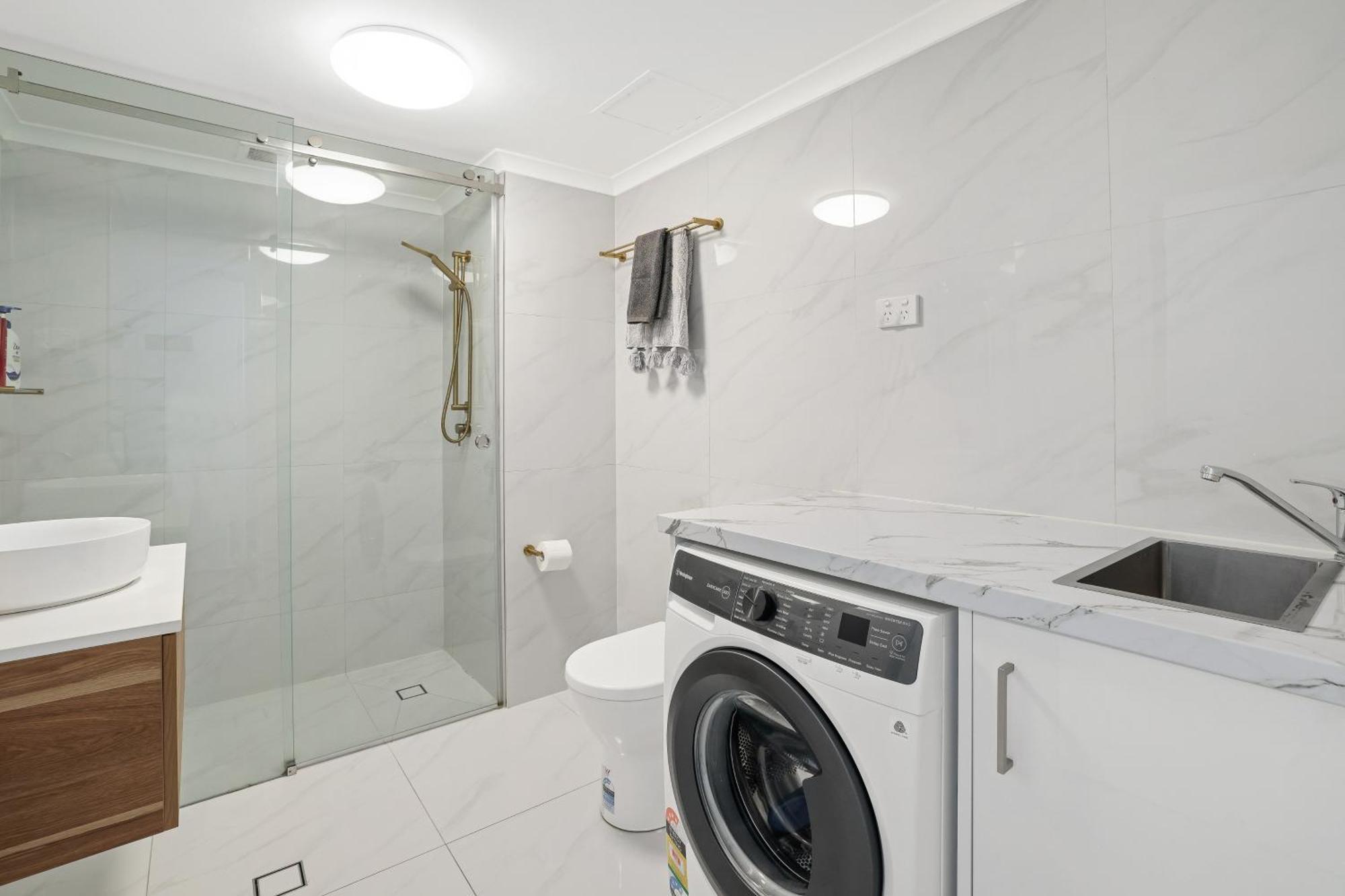 Unit 2 - Spectacular Sea Views In Surfers Paradise *