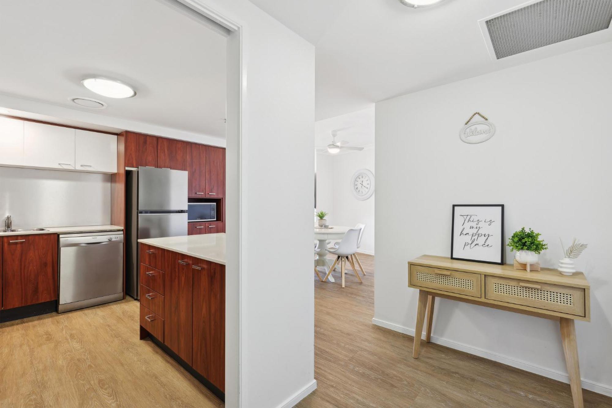 Beachside 2-bed With Parking, Pools, Spa, Gym, Bbq * Gold Coast