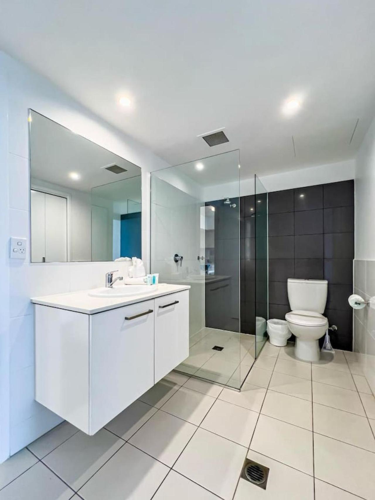 Ocean Whisper Broadbeach Apartment