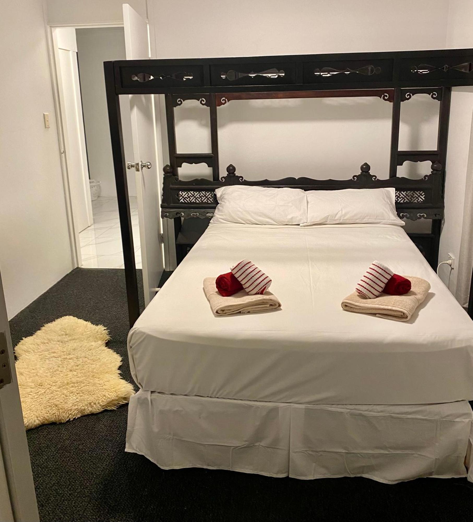 Stylish & Modern 2 Bedroom Escape Apartment Gold Coast