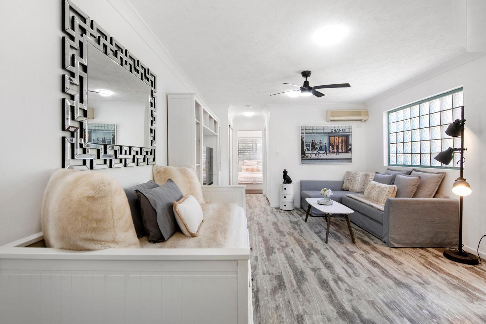 Pets Paradise - Location With Free Parking Apartment *