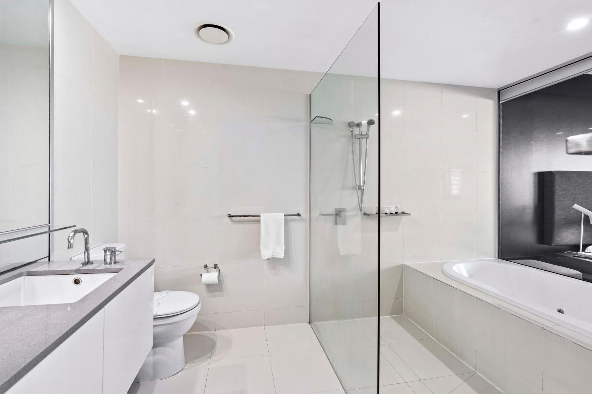 Apartment Two Bedroom Self Contained - Circle On Cavill - Privately Managed *