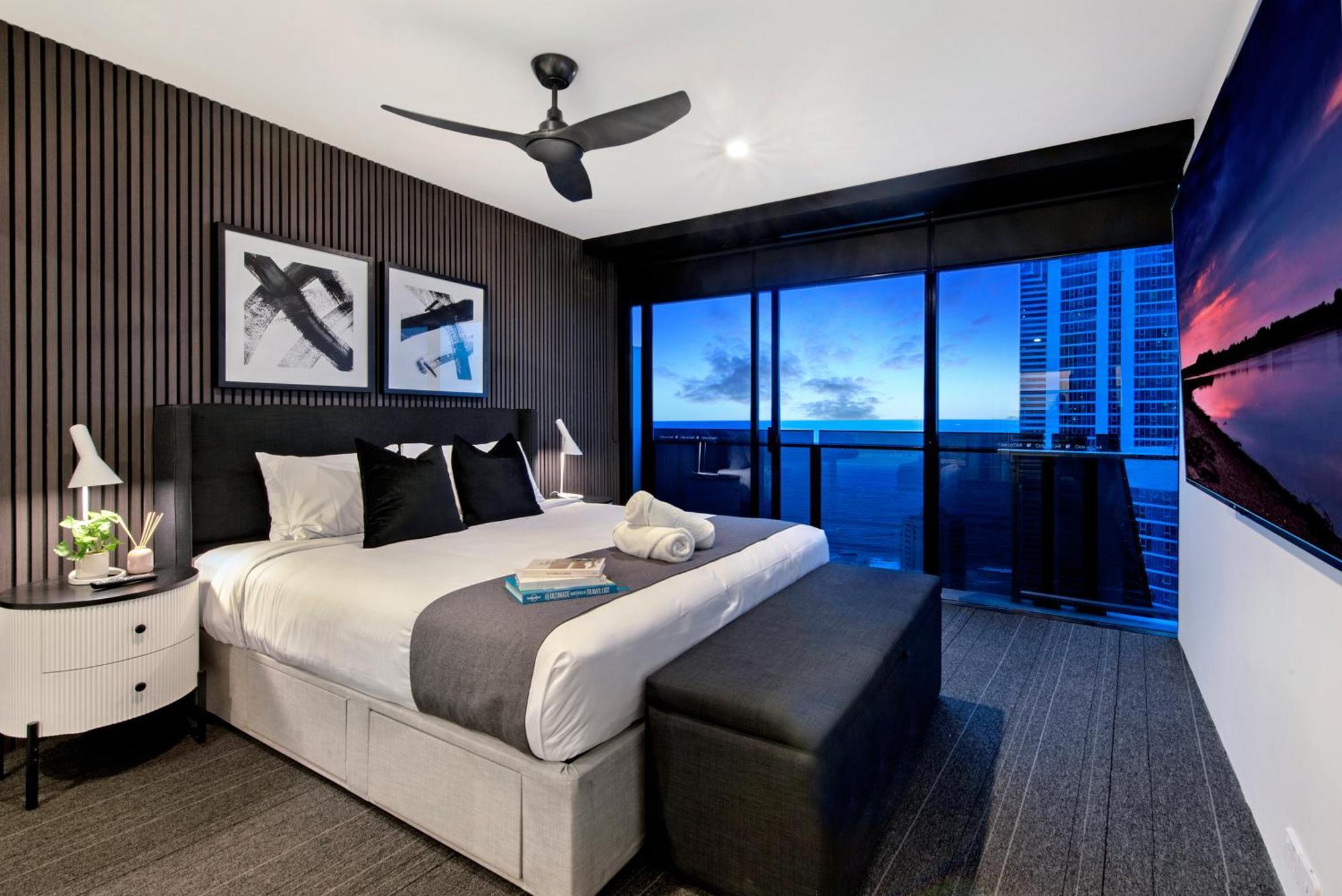 Two Bedroom Self Contained - Circle On Cavill - Privately Managed Apartment Gold Coast