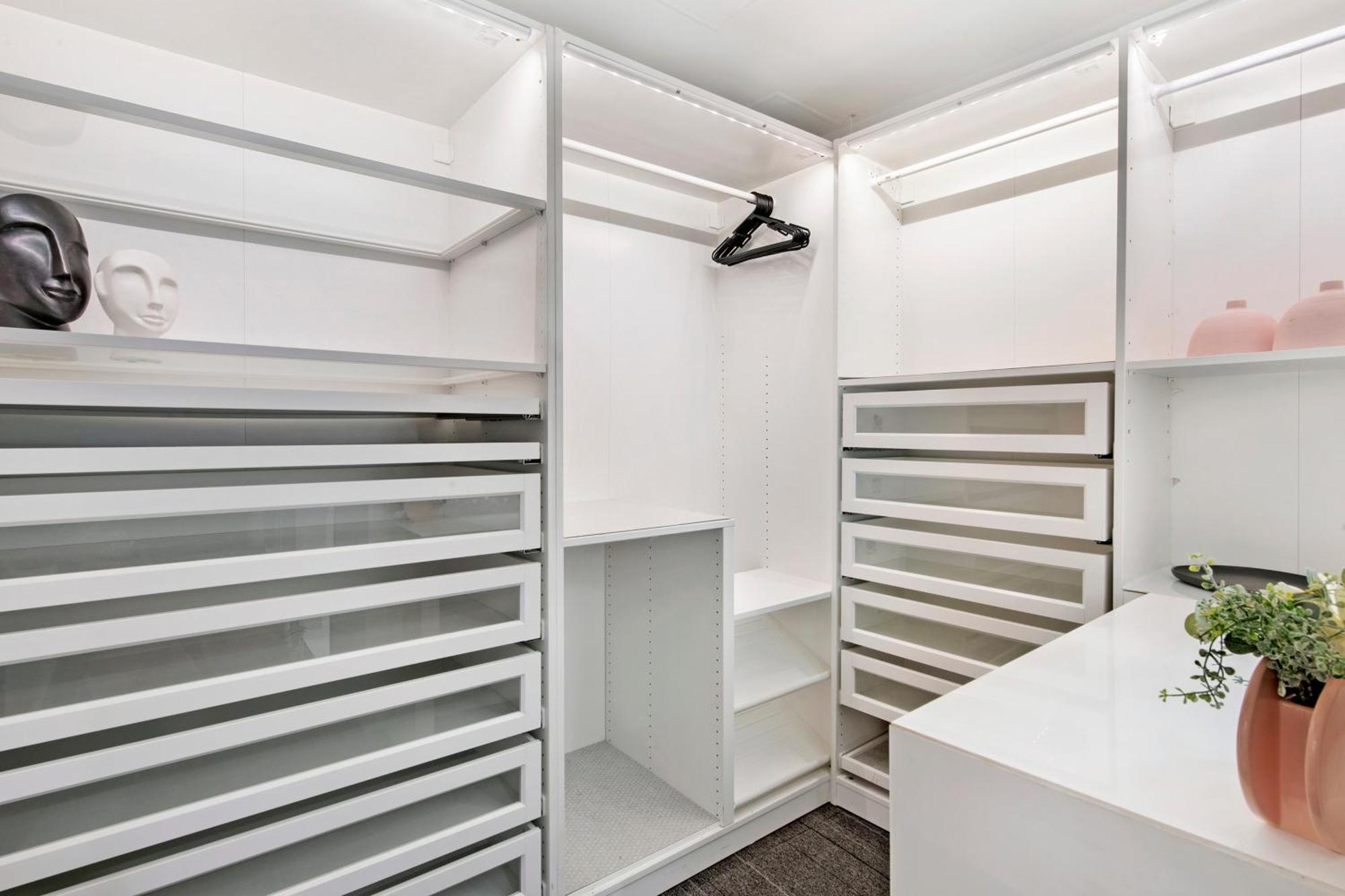 Two Bedroom Self Contained - Circle On Cavill - Privately Managed