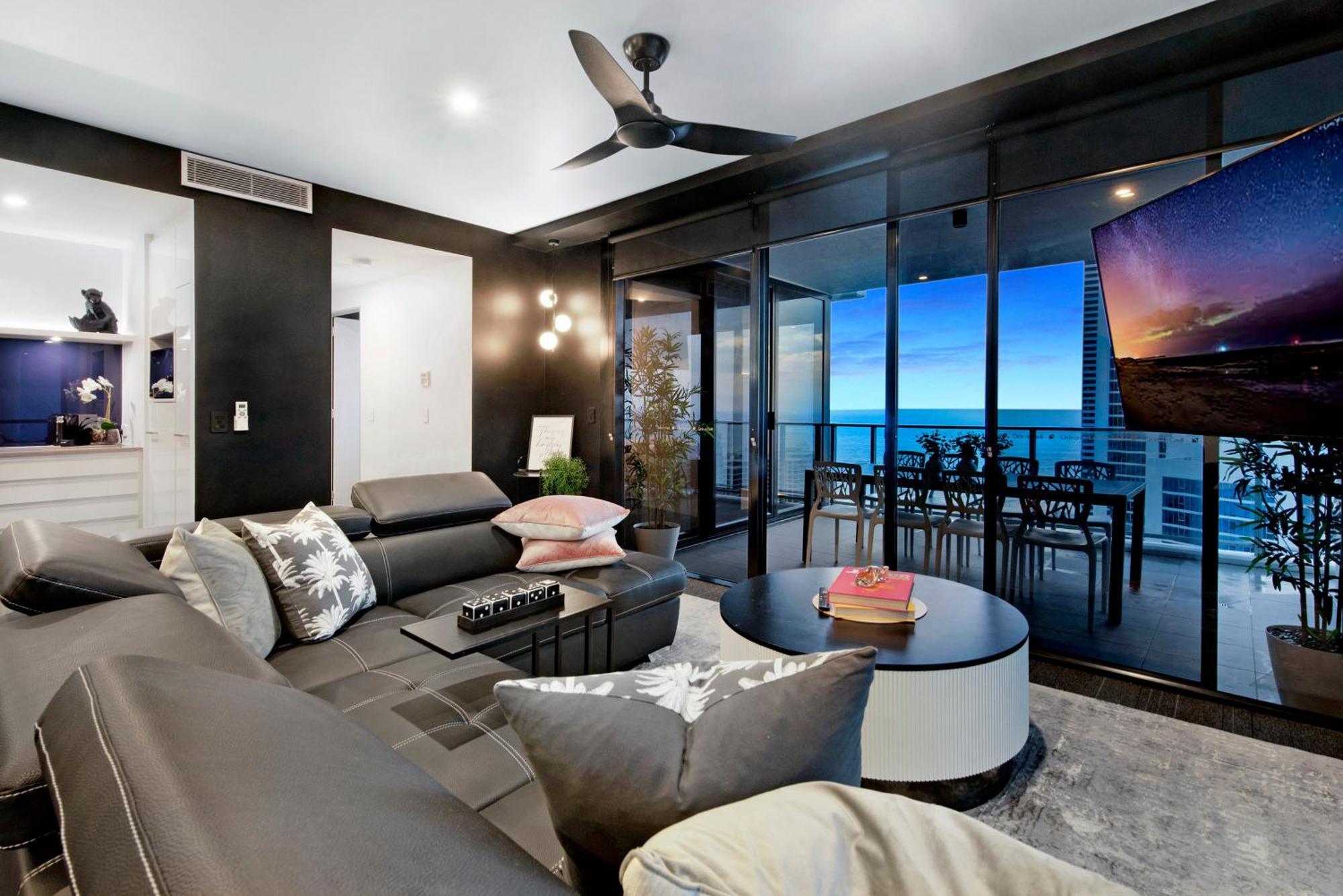 Two Bedroom Self Contained - Circle On Cavill - Privately Managed Gold Coast