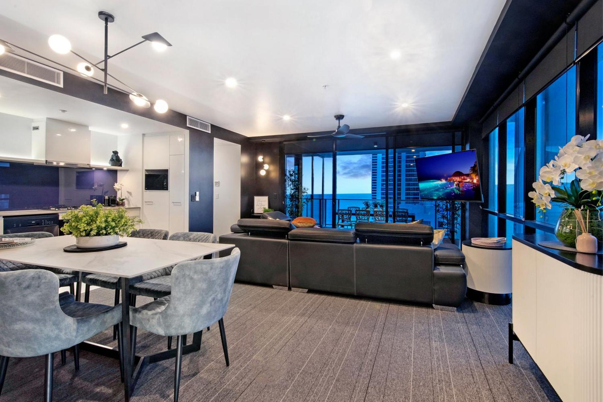 Two Bedroom Self Contained - Circle On Cavill - Privately Managed Gold Coast
