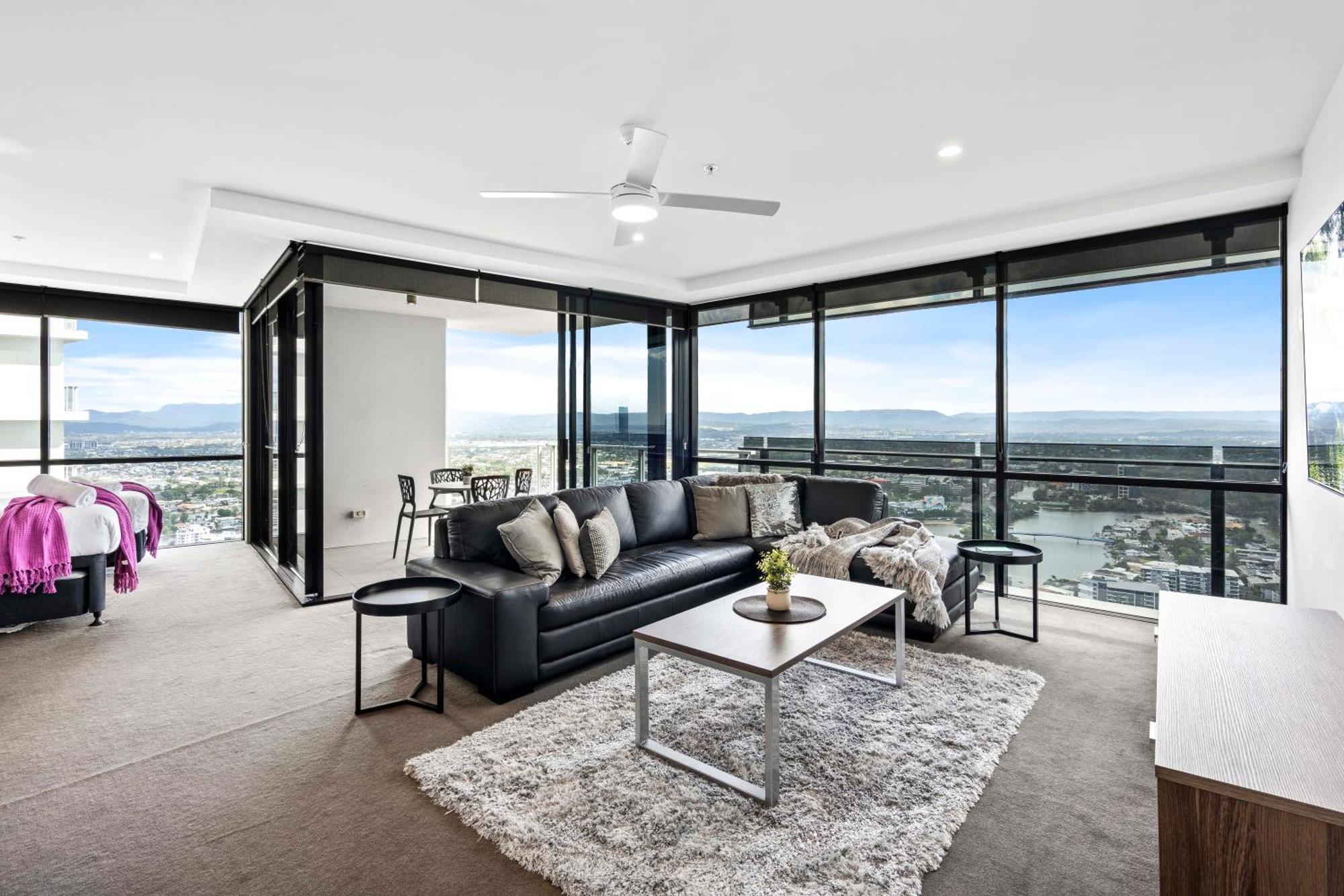 Circle On Cavill - One Bedroom - Self Contained & Privately Managed Apartment