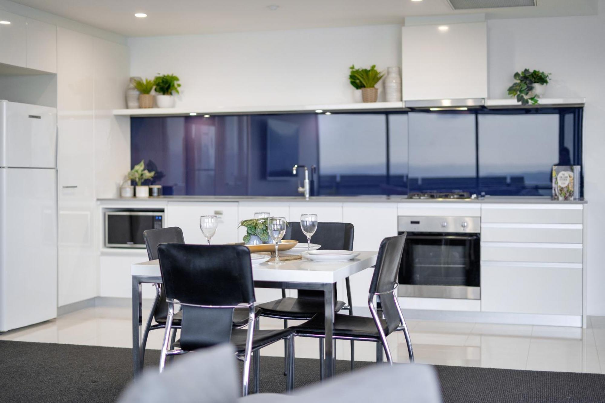 Circle On Cavill - One Bedroom - Self Contained & Privately Managed Apartment
