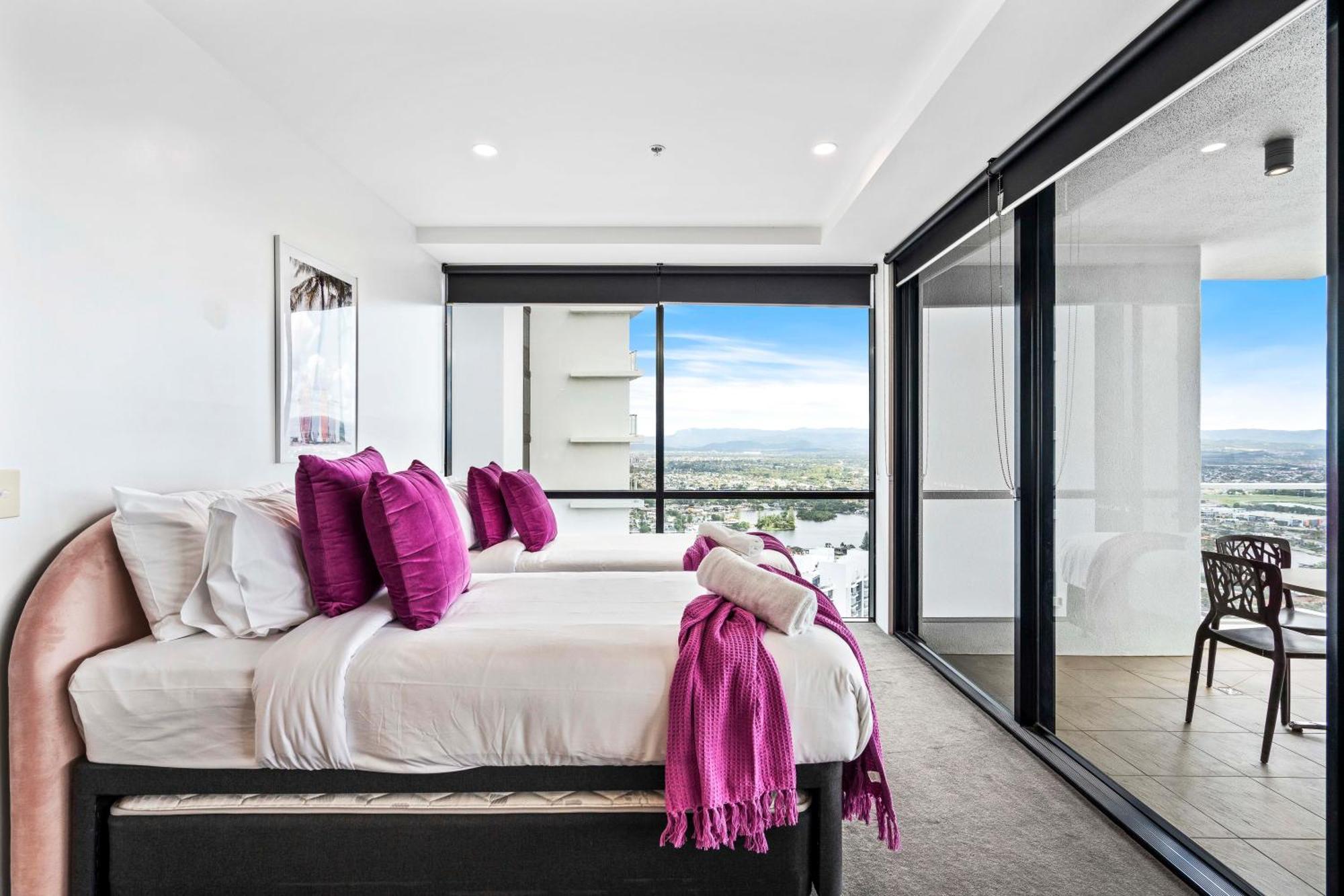 Apartment Circle On Cavill - One Bedroom - Self Contained & Privately Managed