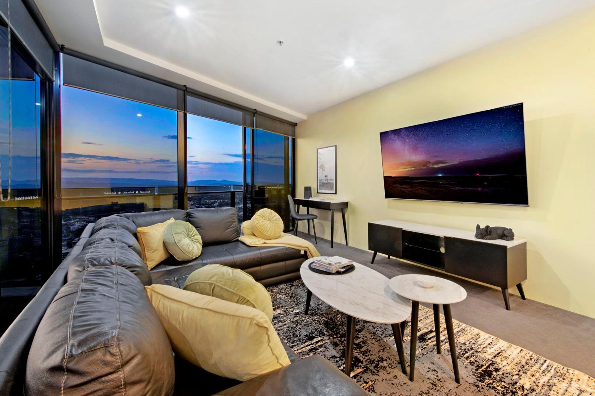 Apartment Circle On Cavill - One Bedroom - Self Contained & Privately Managed Gold Coast