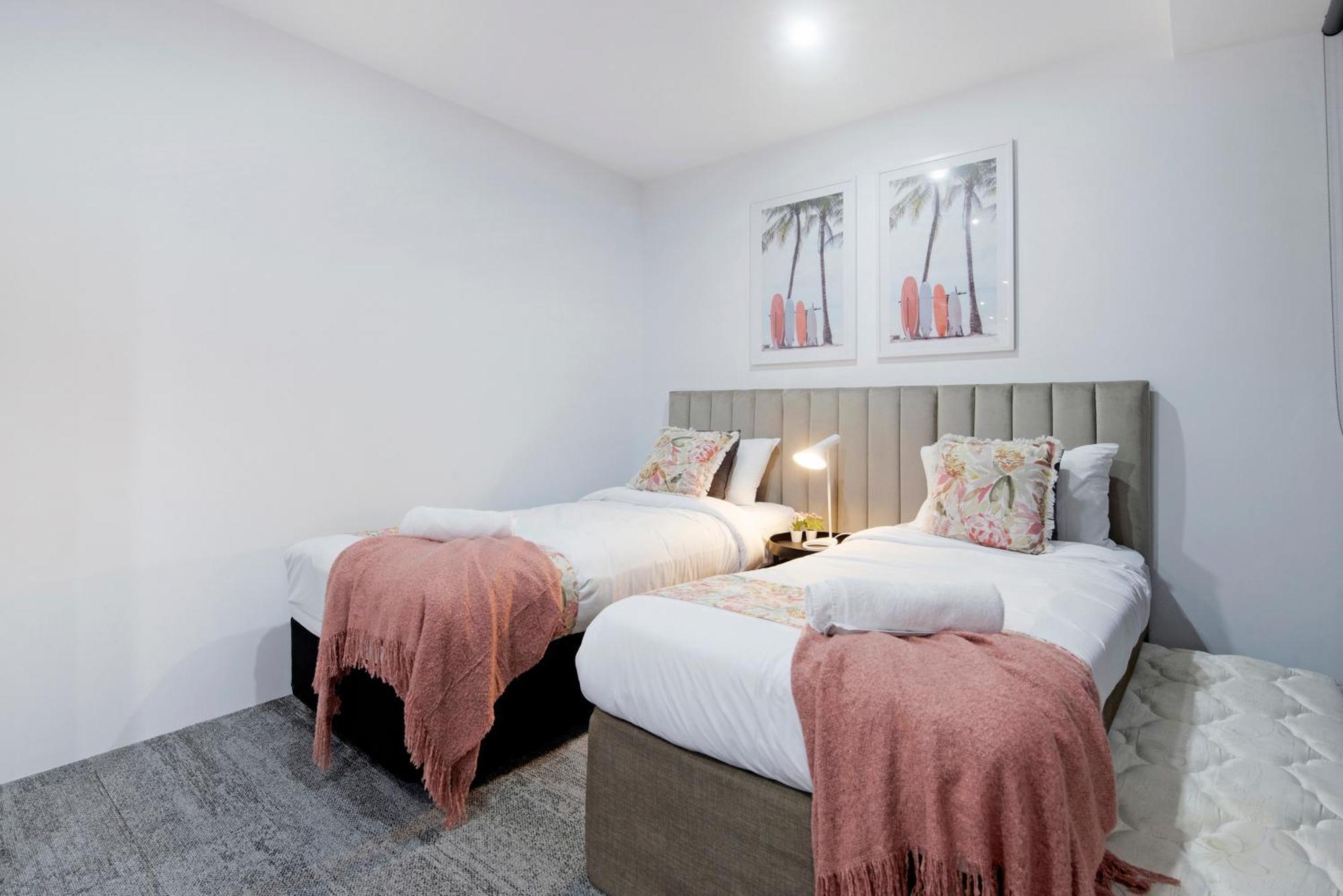 Circle On Cavill - One Bedroom - Self Contained & Privately Managed