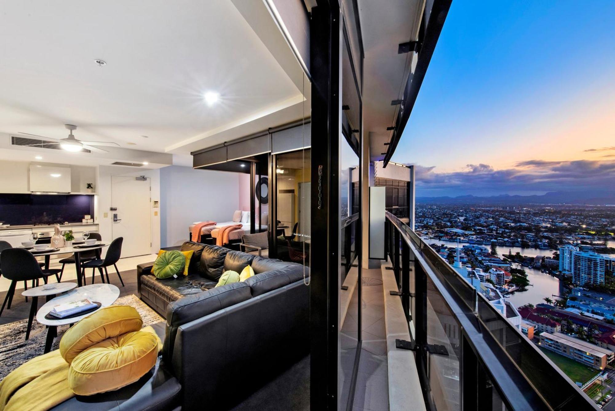 Circle On Cavill - One Bedroom - Self Contained & Privately Managed Apartment Gold Coast