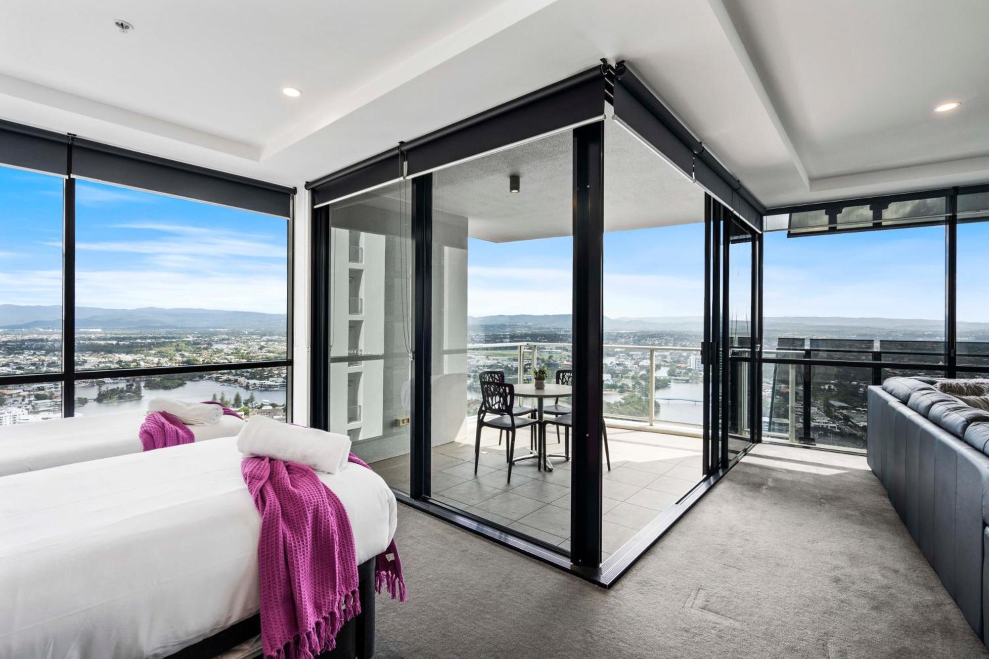 Apartment Circle On Cavill - One Bedroom - Self Contained & Privately Managed *