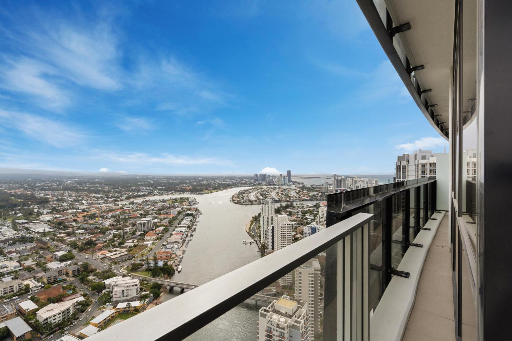 Apartment Circle On Cavill - One Bedroom - Self Contained & Privately Managed
