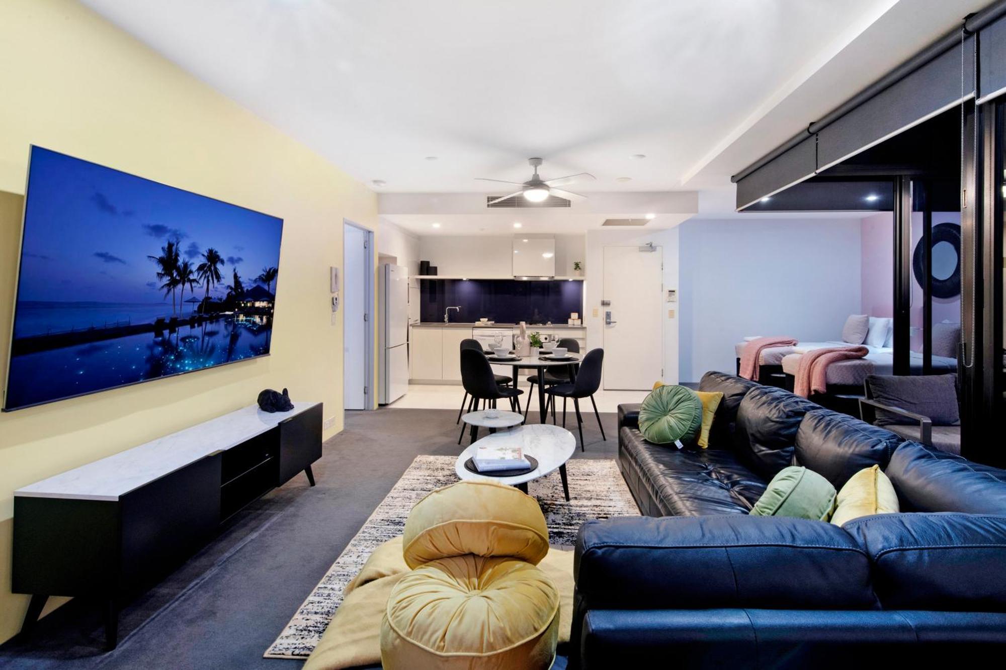 Circle On Cavill - One Bedroom - Self Contained & Privately Managed Apartment *
