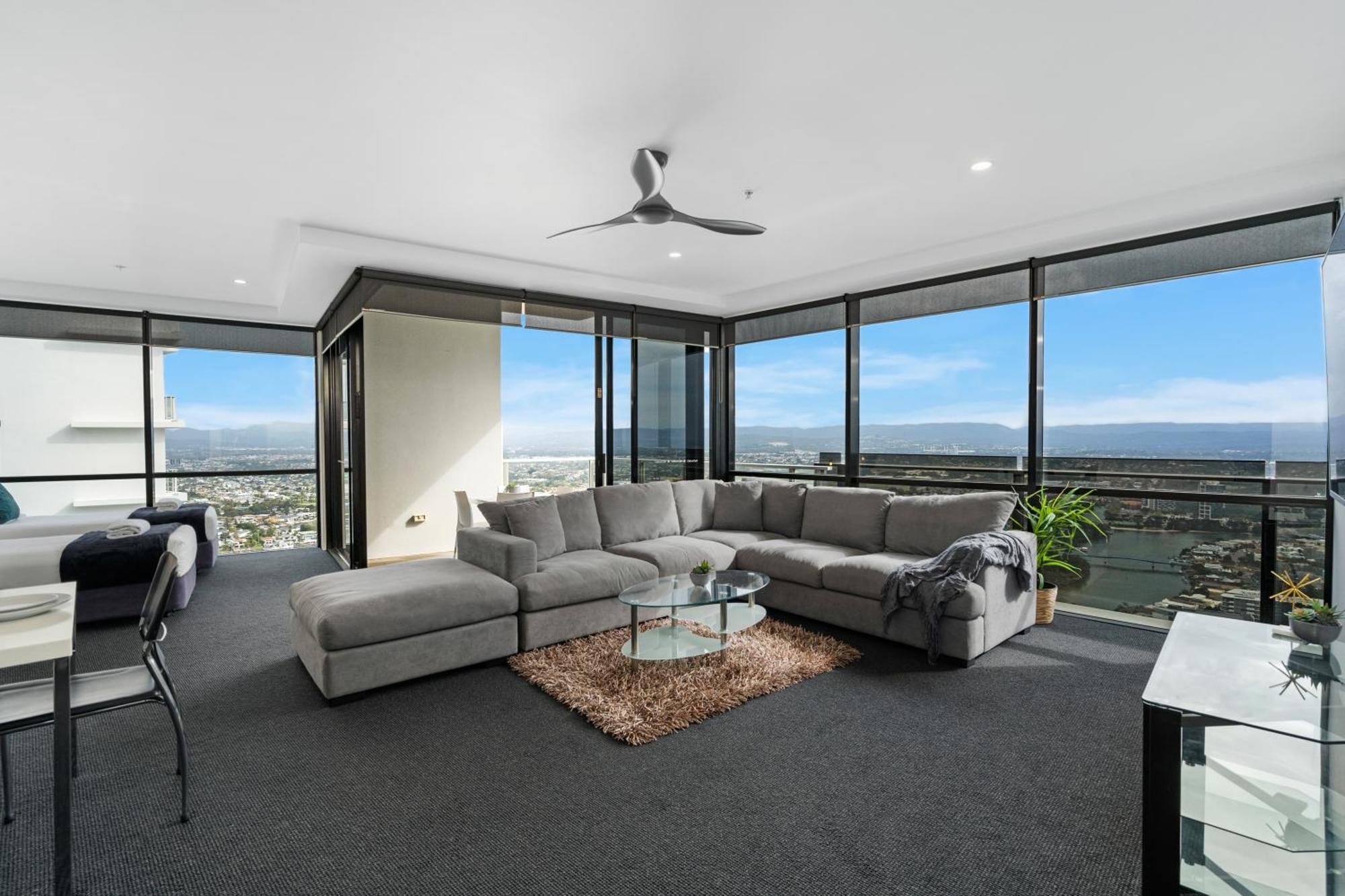 Circle On Cavill - One Bedroom - Self Contained & Privately Managed