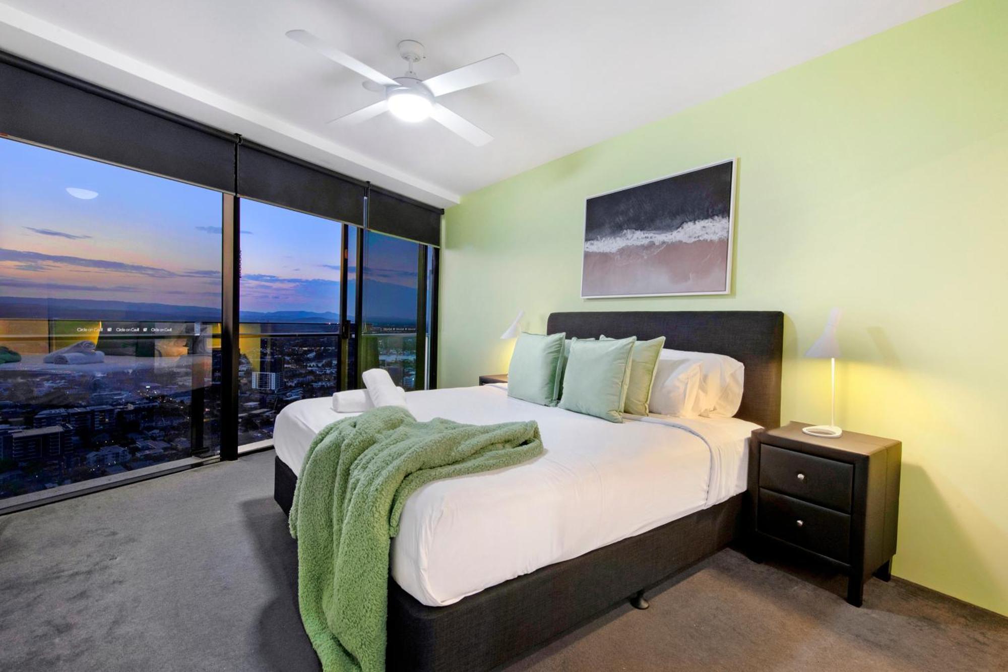 Apartment Circle On Cavill - One Bedroom - Self Contained & Privately Managed Gold Coast