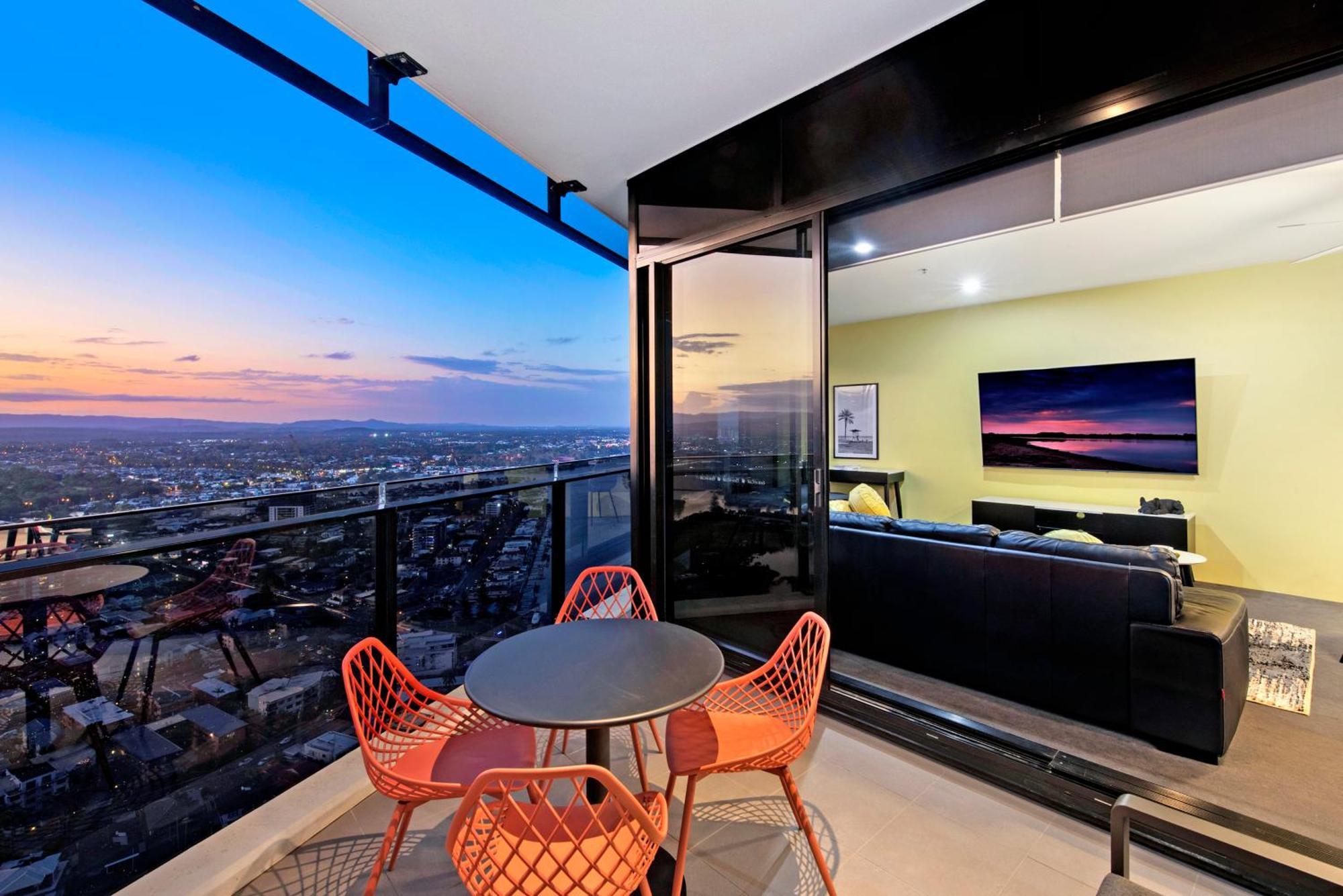 Apartment Circle On Cavill - One Bedroom - Self Contained & Privately Managed