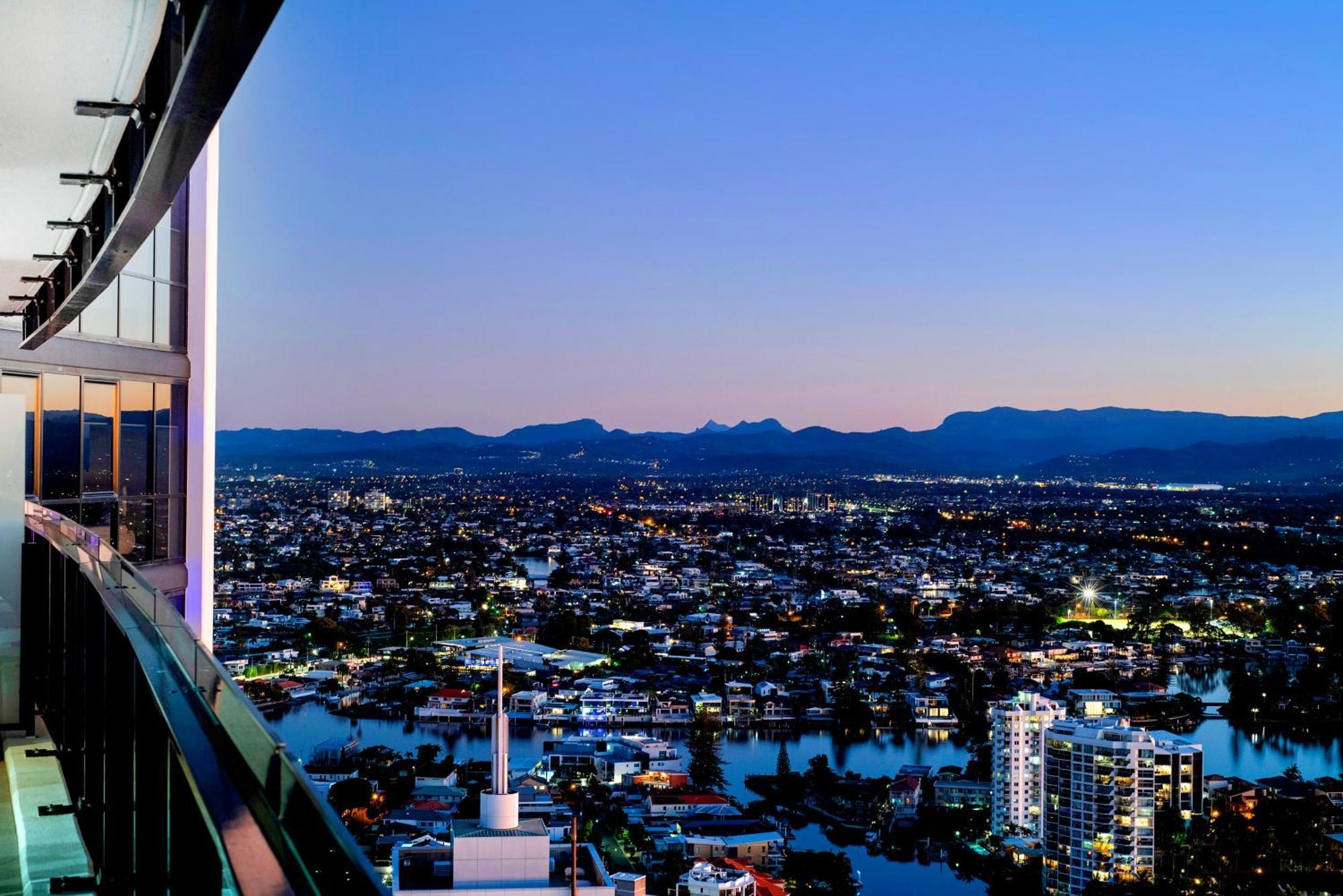 Circle On Cavill - One Bedroom - Self Contained & Privately Managed