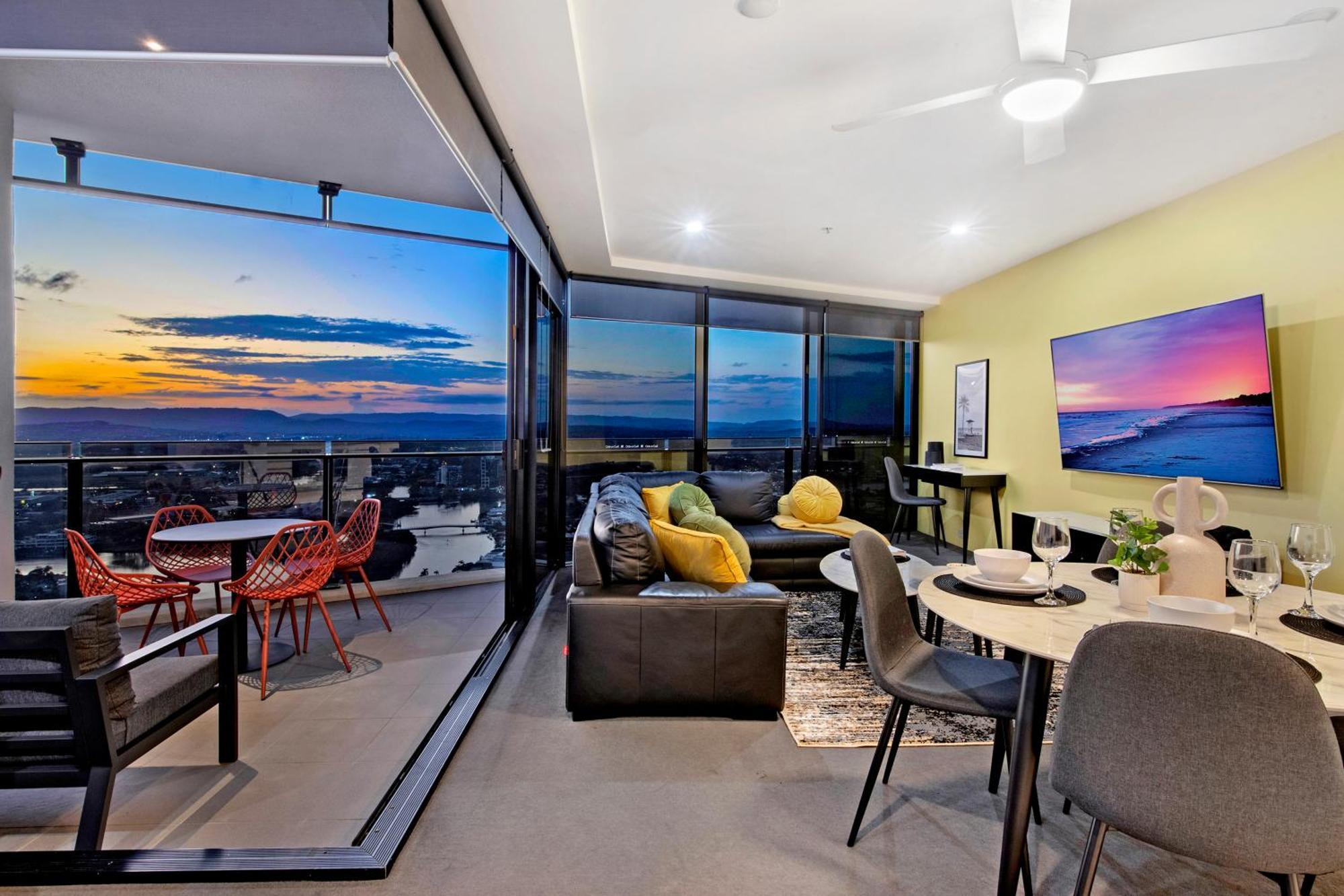 Circle On Cavill - One Bedroom - Self Contained & Privately Managed Apartment
