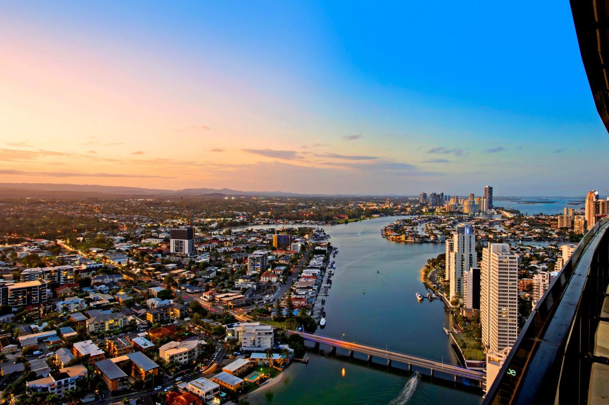 Circle On Cavill - One Bedroom - Self Contained & Privately Managed * Gold Coast