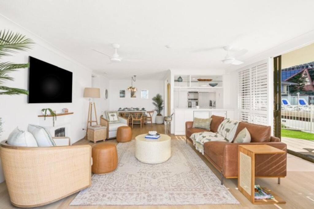 Front Oasis With Private Courtyard Gold Coast