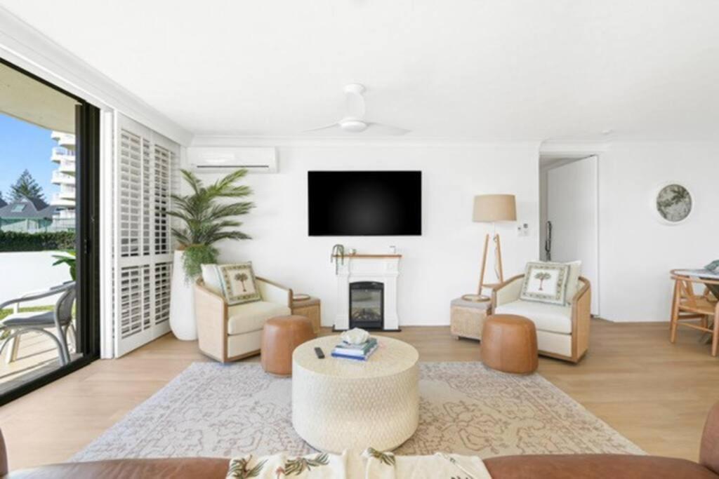 Apartment Front Oasis With Private Courtyard *