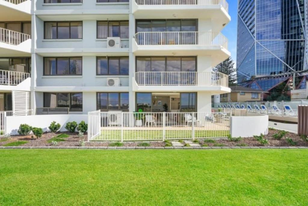Front Oasis With Private Courtyard Apartment Gold Coast