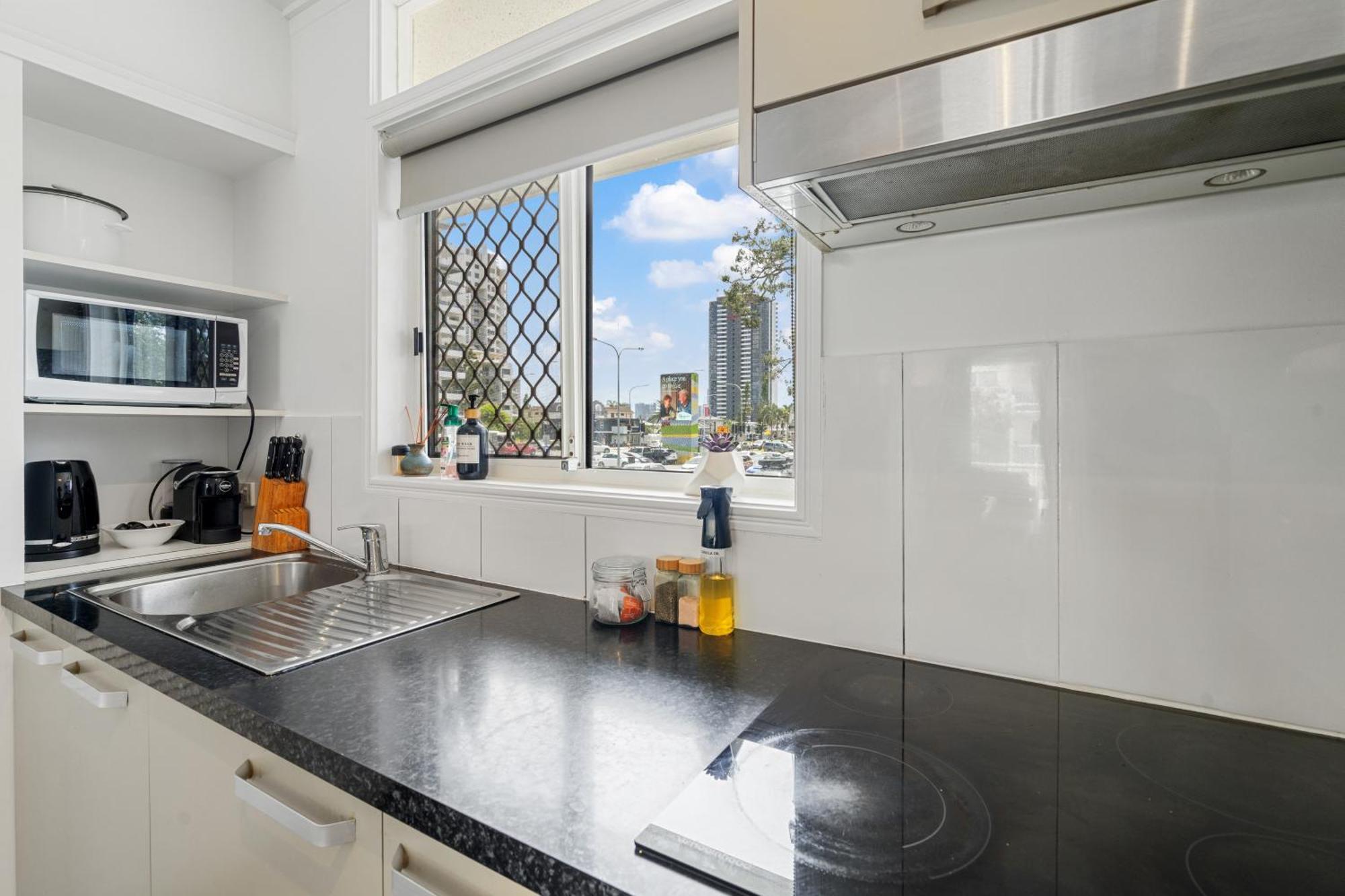 The Midtown - Modern Oasis With Ev Charging Pool Netflix Apartment *
