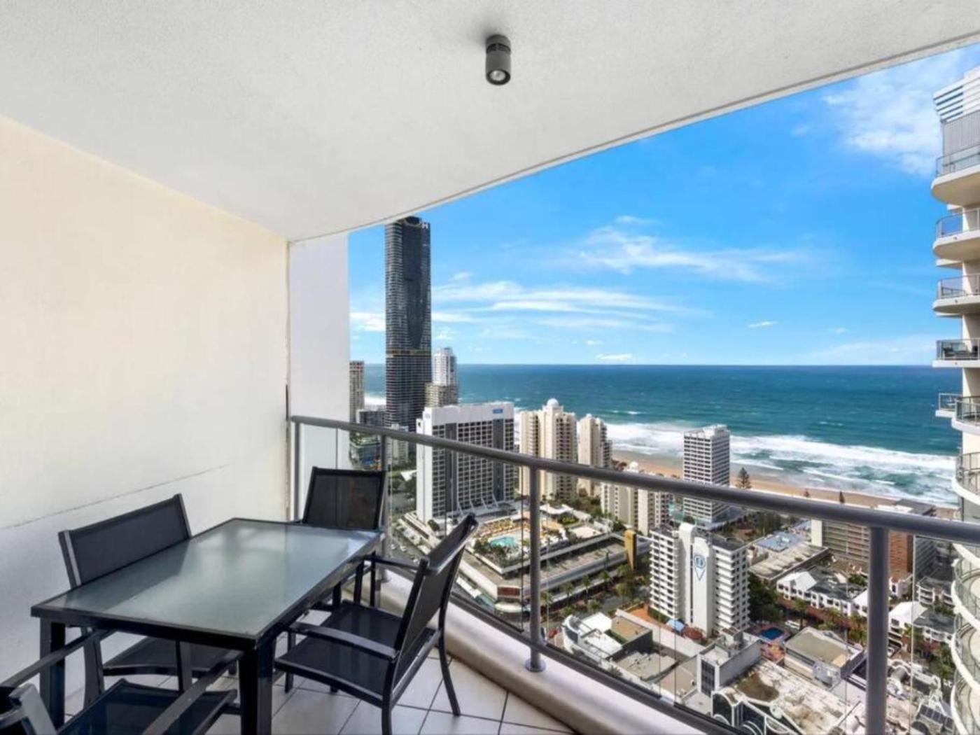 Apartment Cloud9 At Chevron Towers *