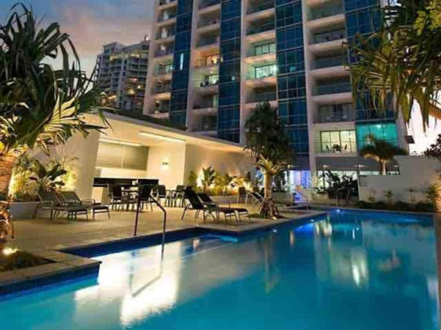 Ocean Whisper Broadbeach Apartment *