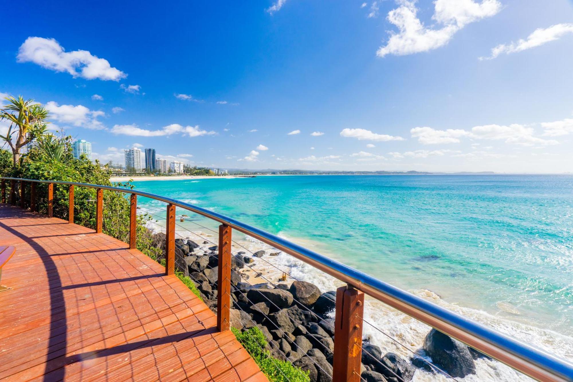 Ocean Whisper Broadbeach * Gold Coast