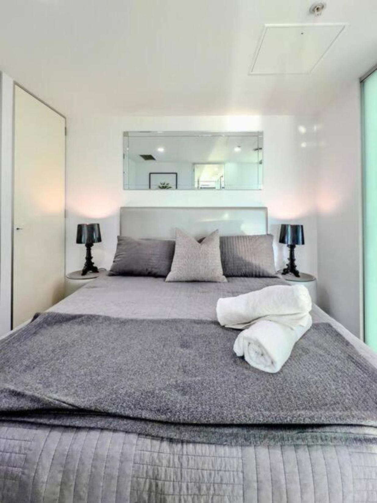 Apartment Q1 Skyview Retreat - Level 31 Spectacular Views *