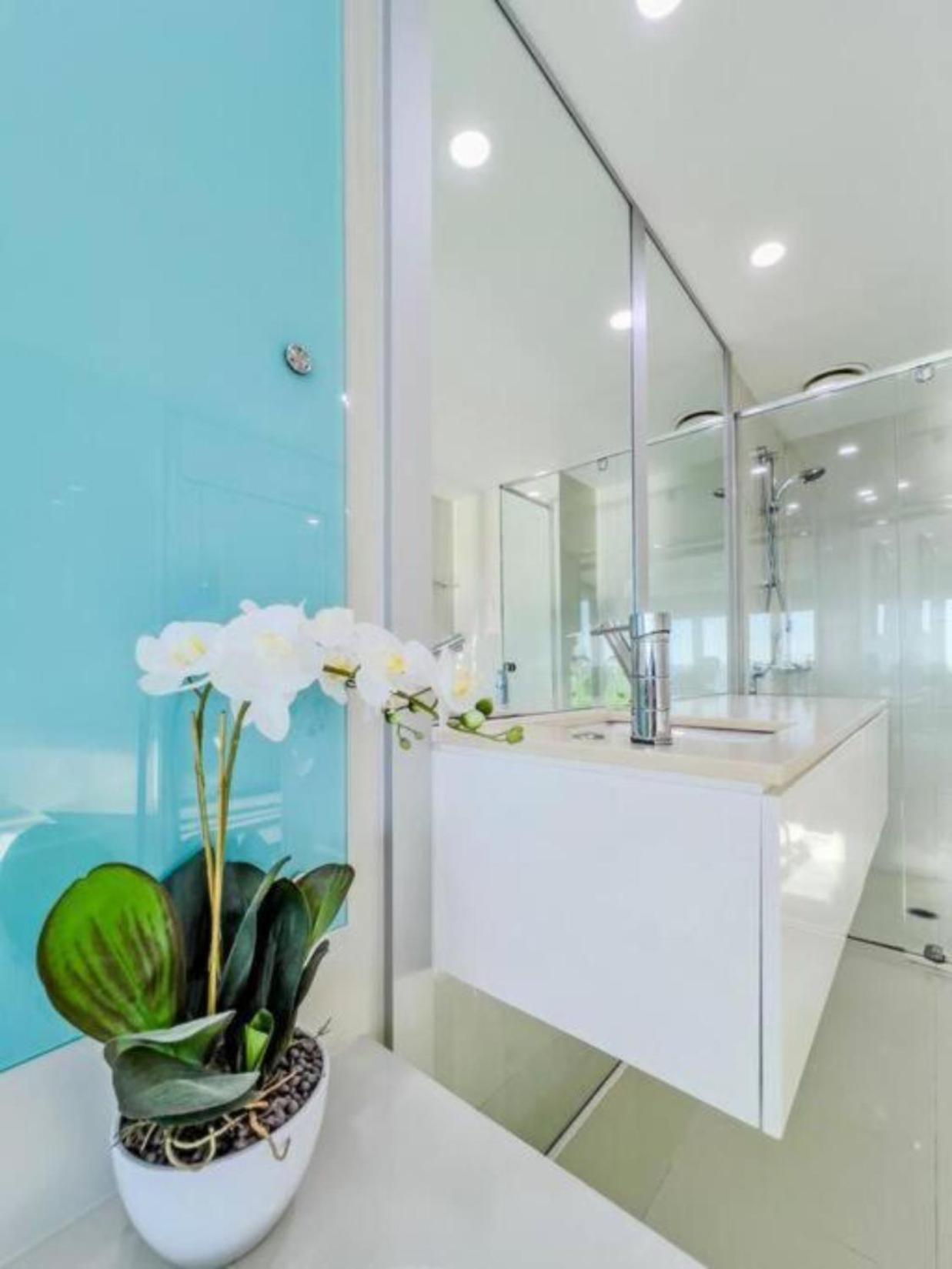 Apartment Q1 Skyview Retreat - Level 31 Spectacular Views *
