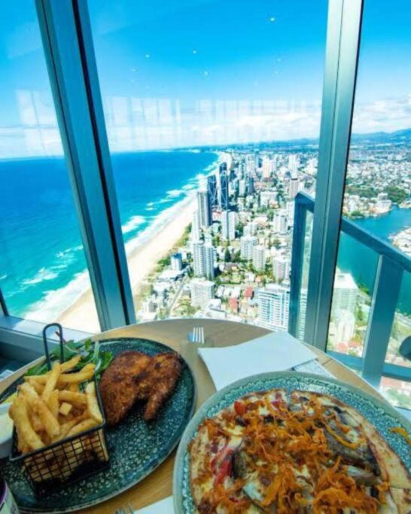Apartment Q1 Skyview Retreat - Level 31 Spectacular Views *