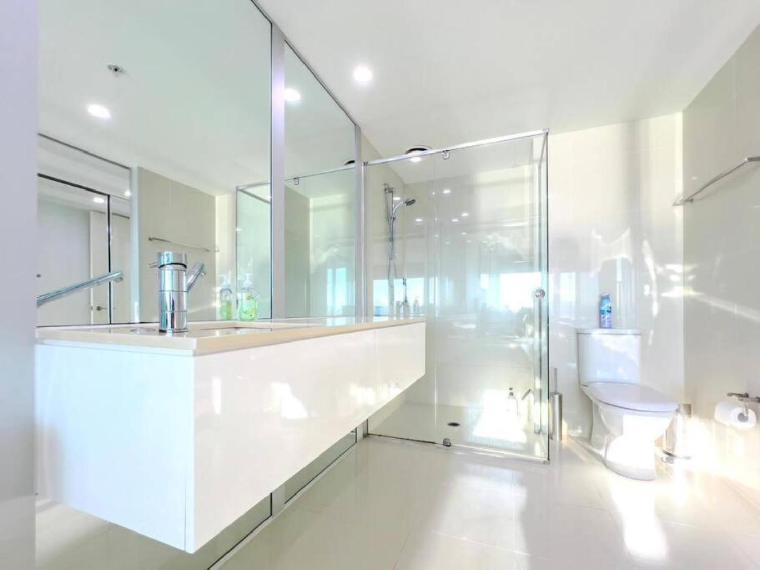 Apartment Q1 Skyview Retreat - Level 31 Spectacular Views *