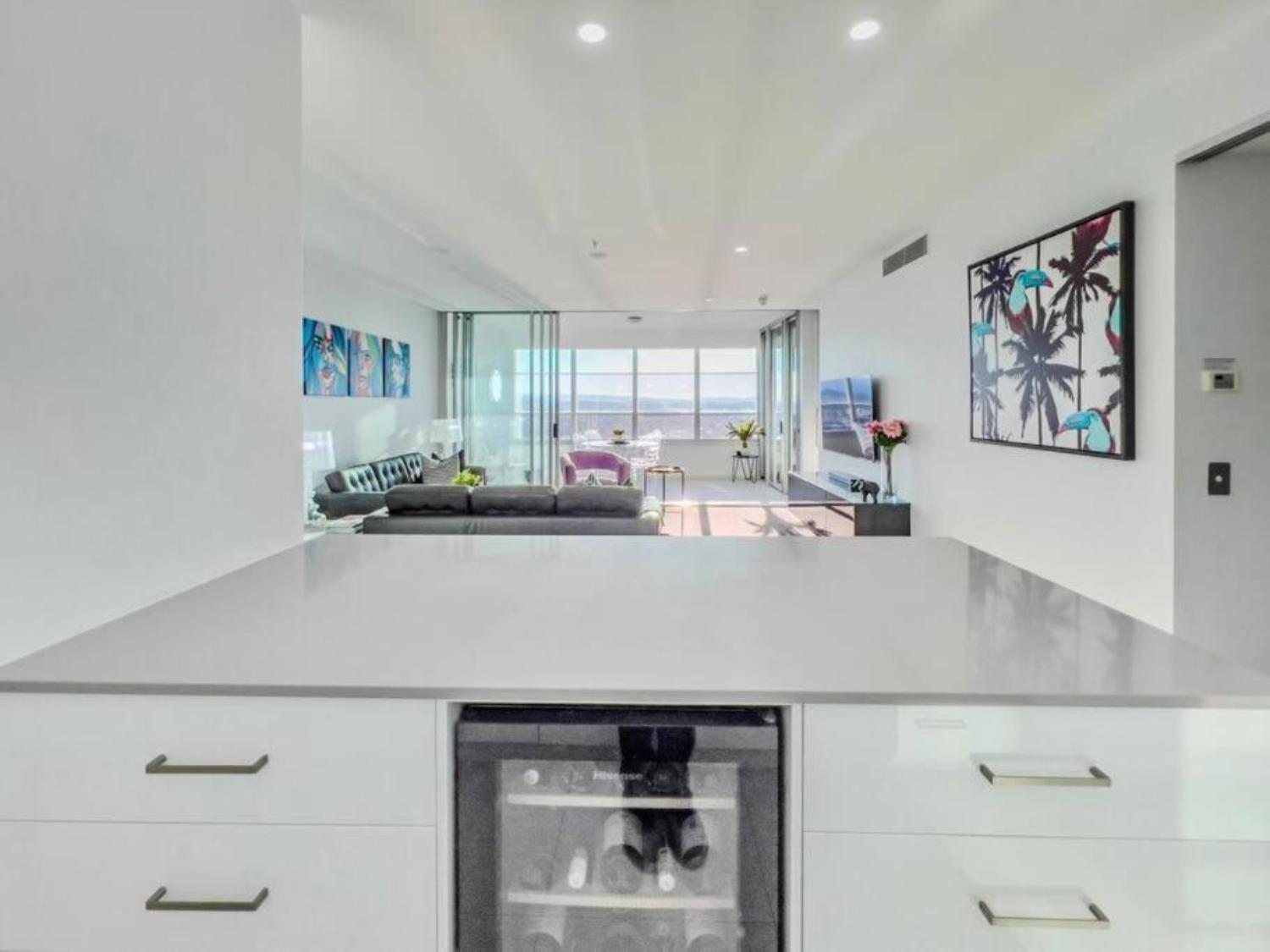 Apartment Q1 Skyview Retreat - Level 31 Spectacular Views *