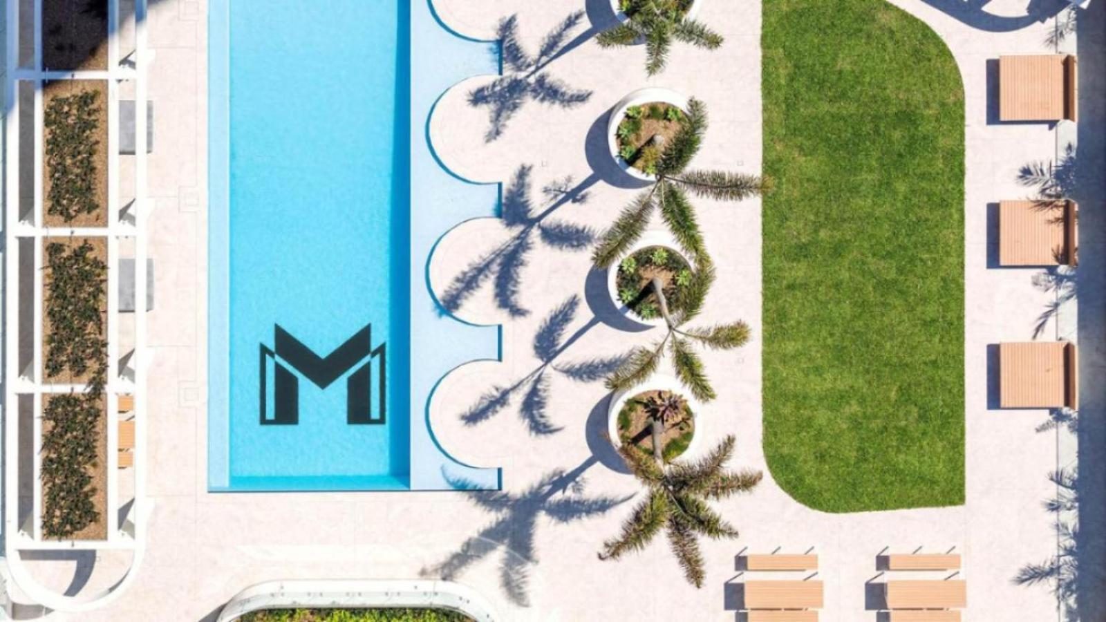 Apartment New Build Meriton Beachfront Gold Coast
