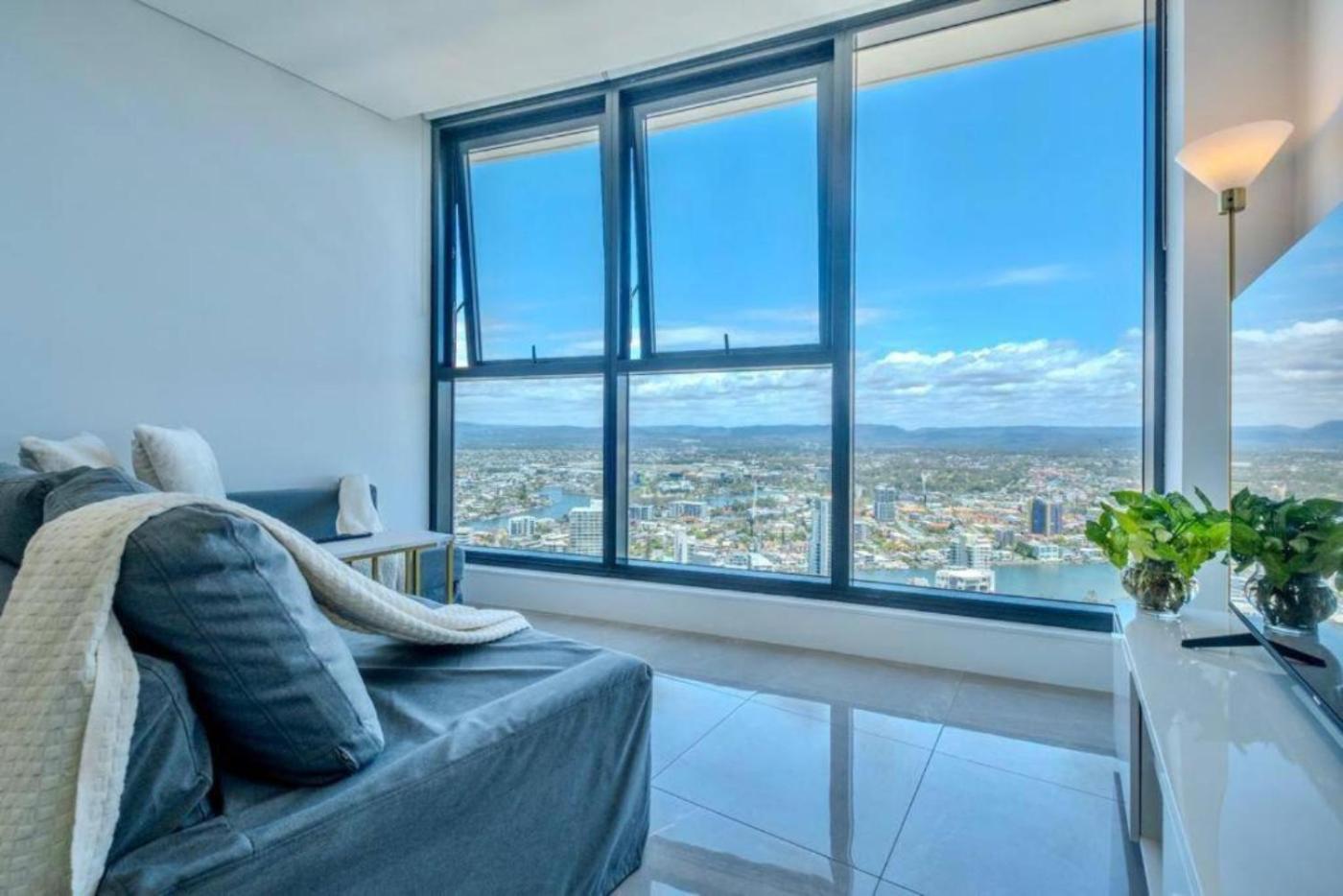Apartment New Build Meriton Beachfront Gold Coast