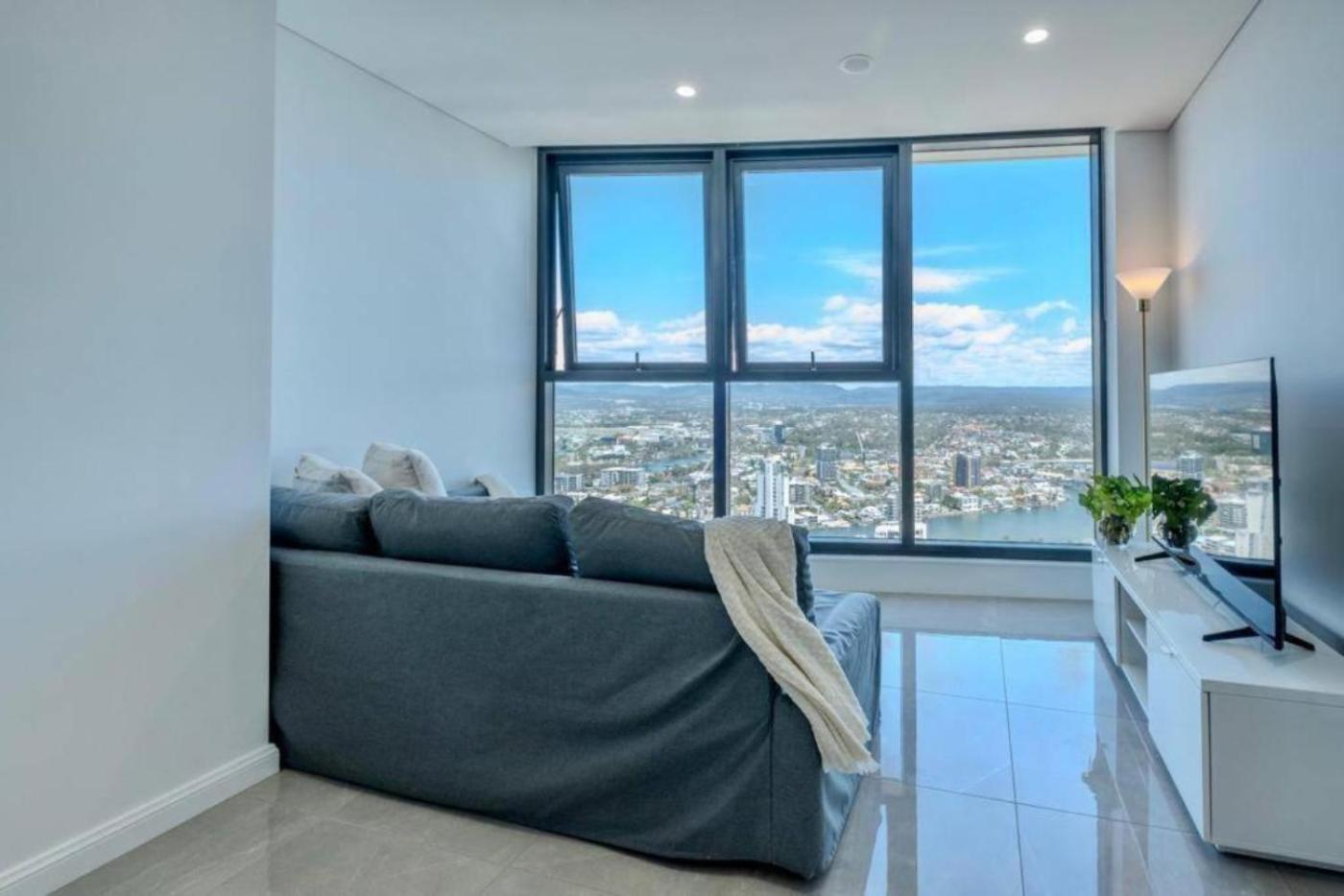 New Build Meriton Beachfront Apartment *