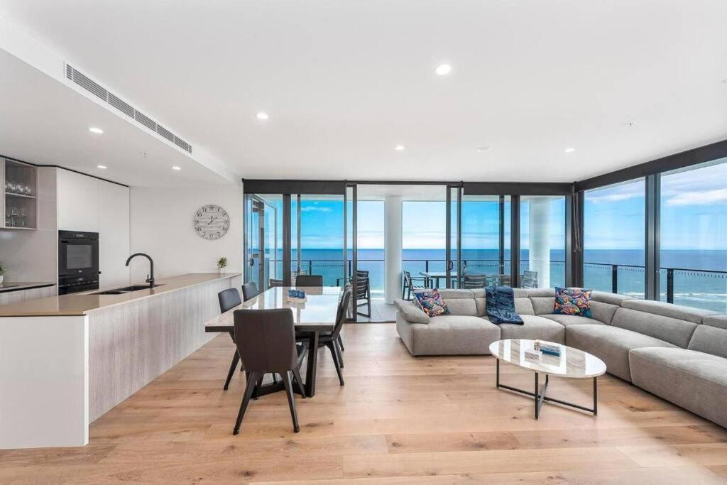 Luxury 3 Bedroom High Floor Ocean View Apartment